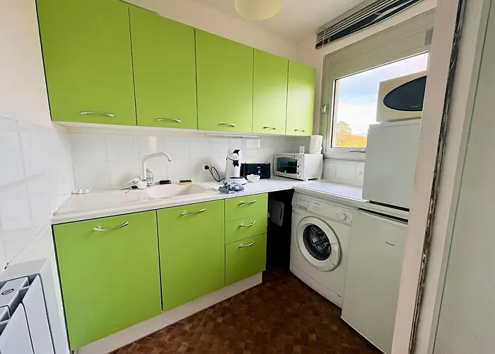 Cosy Avec Balcon Апартаменты *